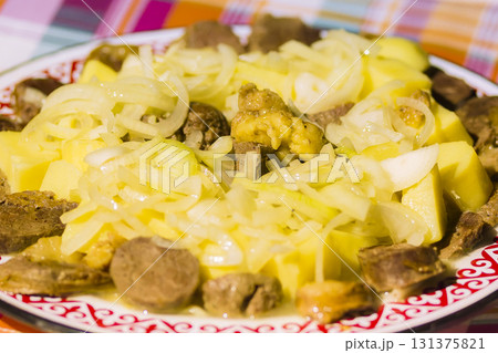 カザフスタンの伝統料理「ビシュバルマク」 / Beshbarmak カザフスタンの伝統料理「ビシュバルマク」 / Beshbarmak 131375821