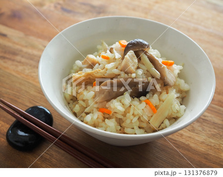 炊き込みご飯 131376879