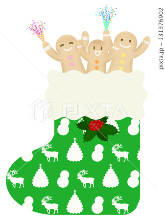 クリスマスソックスとジンジャーブレッドマン 131376902