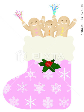 クリスマスソックスとジンジャーブレッドマン 131376940