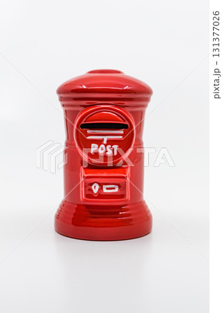 郵便ポスト　白バック 131377026