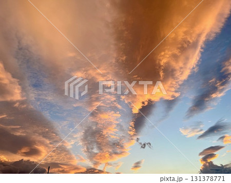 夕焼けに染まる雲 夕焼けに染まる雲 131378771