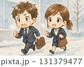 雪の街を並んで走るちびキャラビジネスマンとOL 131379477