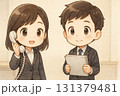 電話対応と書類を手にするちびキャラビジネスマンとOL 131379481