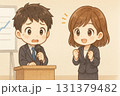 緊張しながらプレゼンするちびキャラ社員と励ます同僚 131379482