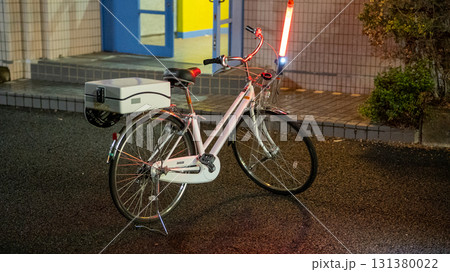 夜間の警察用自転車および誘導棒 131380022