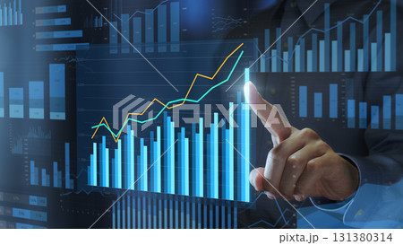 戦略的成長目標の達成を確認するためのビジネスパフォーマンス分析。分析ダッシュボード上のチャートをタッ 戦略的成長目標の達成を確認するためのビジネスパフォーマンス分析。分析ダッシュボード上のチャートをタッ 131380314