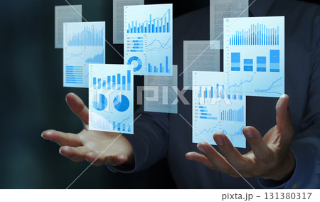 チャートとグラフが書かれたビジネス分析レポート。統合されたコンテンツマネジメントプラットフォーム。デ 131380317