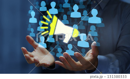 より多くの顧客にリーチし、ターゲットオーディエンスの認知度を高めるキャンペーン。マーケティングプロモ 131380333