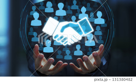ビジネスパートナー間の信頼と成功するチームコラボレーション。人と握手アイコンを持つビジネスパーソン。 131380482