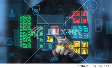 CMSコンテンツ管理システム。ウェブコンテンツ管理プラットフォーム。デジタルコンテンツアイコンをタッ 131380533