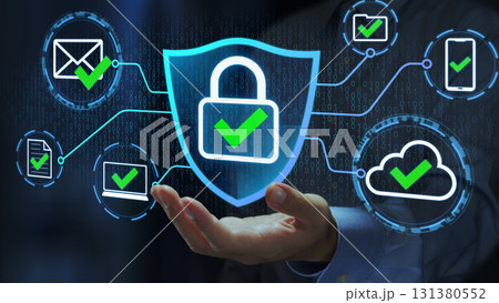データ暗号化と安全な通信プロトコル。ネットワークおよびデータセキュリティのマネジメント。盾と南京錠ア 131380552