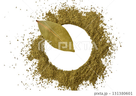 Ground dry spice bay leaf. 131380601
