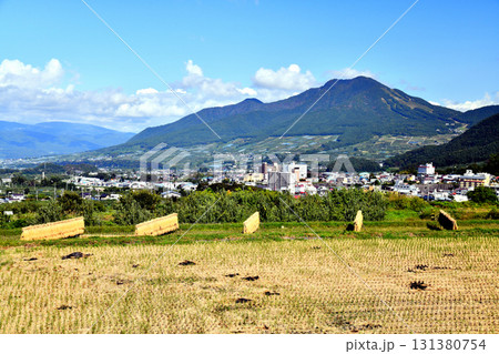 湯田中駅周辺、高社山方面を望む(長野県山ノ内町)【2025.9】 湯田中駅周辺、高社山方面を望む(長野県山ノ内町)【2025.9】 131380754