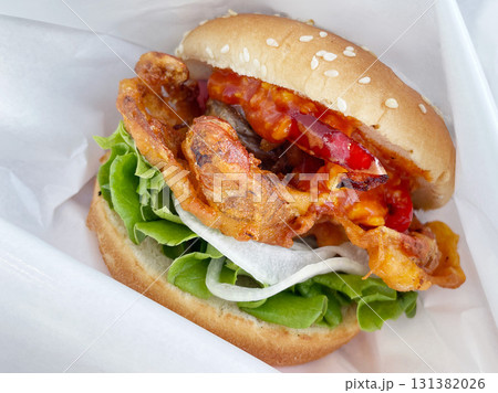 ソフトシェルクラブサンド 丸ごと揚げカニのバーガー ソフトシェルクラブサンド 丸ごと揚げカニのバーガー 131382026