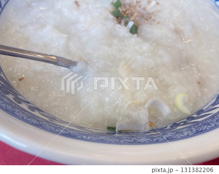 コムタンクッパ 牛骨スープご飯の韓国料理 コムタンクッパ 牛骨スープご飯の韓国料理 131382206