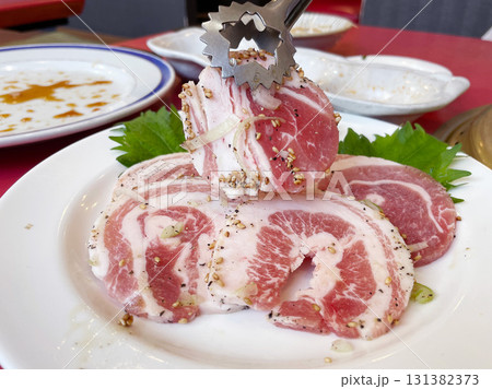 三段バラ 豚バラ肉 131382373