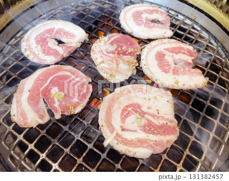三段バラ 豚バラ肉の焼肉用スライス 131382457