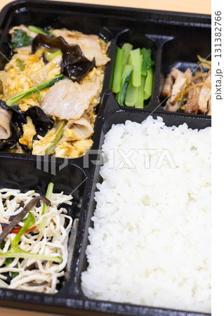 美味しい豚肉と木耳の中華炒め弁当 131382766