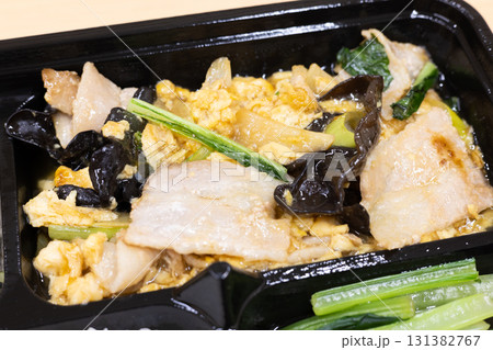 美味しい豚肉と木耳の中華炒め弁当 131382767
