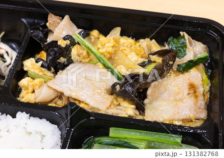美味しい豚肉と木耳の中華炒め弁当 131382768