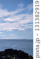 蕪島から見た海と空 131382919