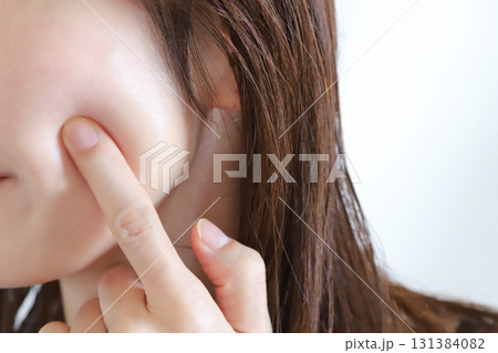 女性の肌 131384082