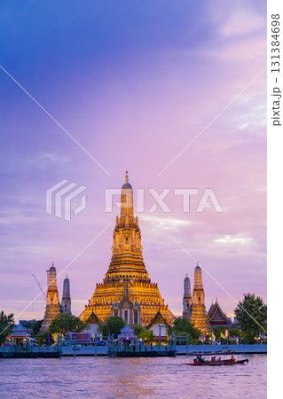 ワットアルン　タイ　夕景 131384698