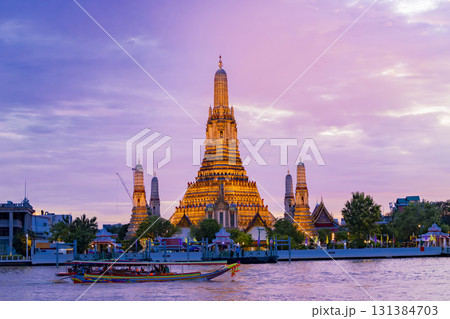 ワットアルン　タイ　夕景 131384703