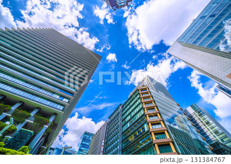 日本の東京都市景観飛行機雲や京橋の交差点、第一生命京橋キノテラスなどを望む 日本の東京都市景観飛行機雲や京橋の交差点、第一生命京橋キノテラスなどを望む 131384767