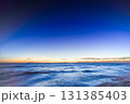 火が落ちて綺麗に輝く海と空 131385403
