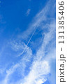 爽やかな青空と飛行機雲 131385406