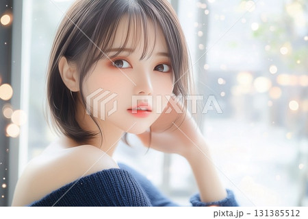 若い女性とボケが美しい背景の美容素材 131385512