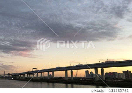 夕暮れ時の高速道路_03 夕暮れ時の高速道路_03 131385781