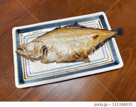 焼いたカレイの干物 131386035