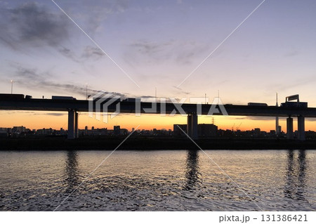 夕暮れ時の高速道路_08 夕暮れ時の高速道路_08 131386421