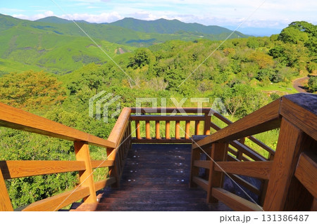展望台の階段 山地 青空 雲 展望台の階段 山地 青空 雲 131386487