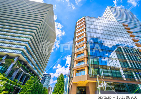 日本の東京都市景観　京橋の交差点、第一生命京橋キノテラスなどを望む 131386910