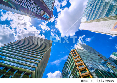 日本の東京都市景観　京橋の交差点、第一生命京橋キノテラスなどを望む 131386939