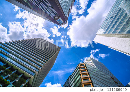 日本の東京都市景観　京橋の交差点、第一生命京橋キノテラスなどを望む 131386940