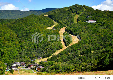 ジャイアントスキー場より西館山スキー場方面を望む(長野県山ノ内町)【2025.9】 131390336