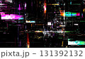 RGBずれのカラフルなグリッチが走査線風に広がる背景 131392132
