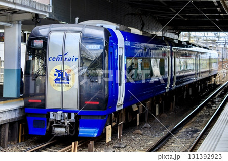 神宮前駅に停車中のブルーミュースカイ 神宮前駅に停車中のブルーミュースカイ 131392923