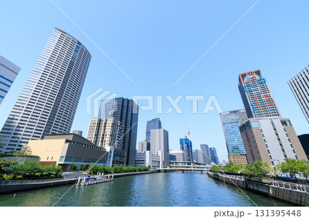 大阪中之島の堂島川沿いのビル群 (大阪府大阪市北区) 大阪中之島の堂島川沿いのビル群 (大阪府大阪市北区) 131395448