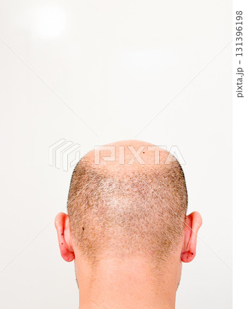 AGA 男性の後ろ姿 131396198