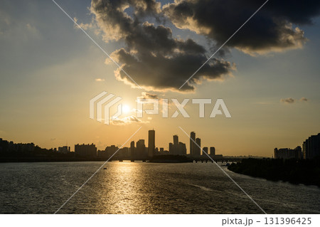 The night view of the city of Yeouido, a high-rise building, shot at Dongjak Bridge in Seoul at sunset 131396425