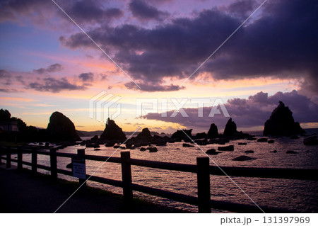 橋杭岩の朝焼け 131397969