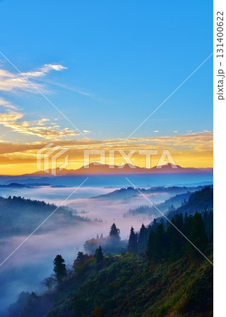 雲海朝焼けの越後三山夜明け 雲海朝焼けの越後三山夜明け 131400622