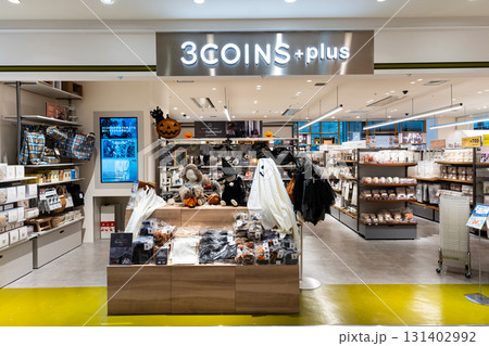 3COINS+plus　ルクア大阪でお買物　大阪府大阪市北区 131402992