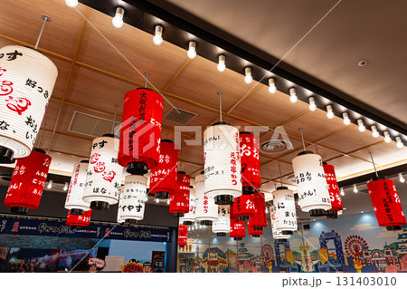 串かつだるま ルクアイーレ大阪店の店内　大阪府大阪市北区 131403010